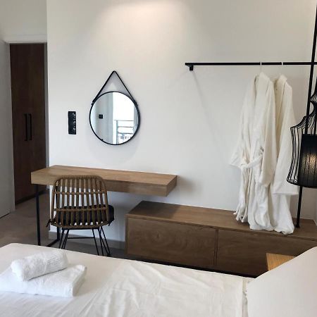 Blue Sea Suites Цуцурос Экстерьер фото