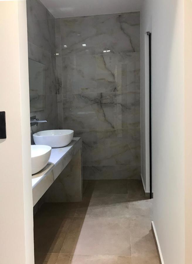 Blue Sea Suites Цуцурос Экстерьер фото
