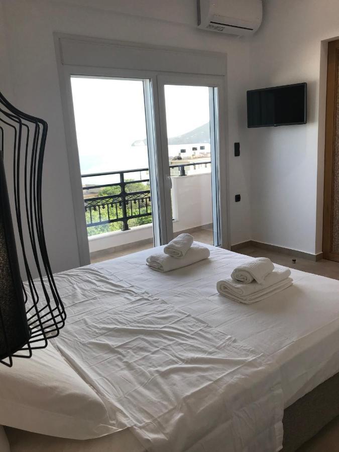 Blue Sea Suites Цуцурос Экстерьер фото